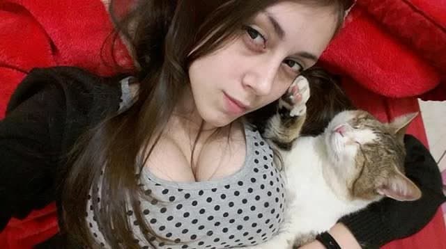 He plays video games while she plays with her pussy