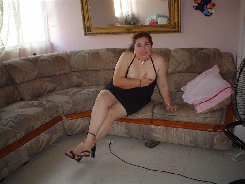 Mirna Lorena caliente amateur en real casero