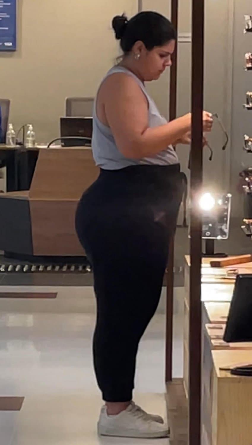 Vendedora Gordinha Gulosa Do Rabetão Gigante