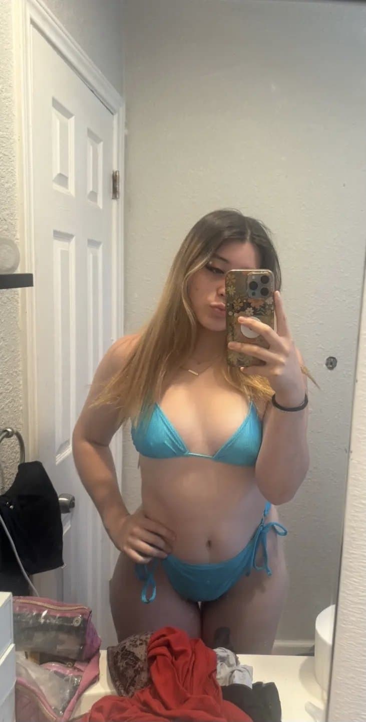 friends thick ass latina girlfriend shows off big ass and tits