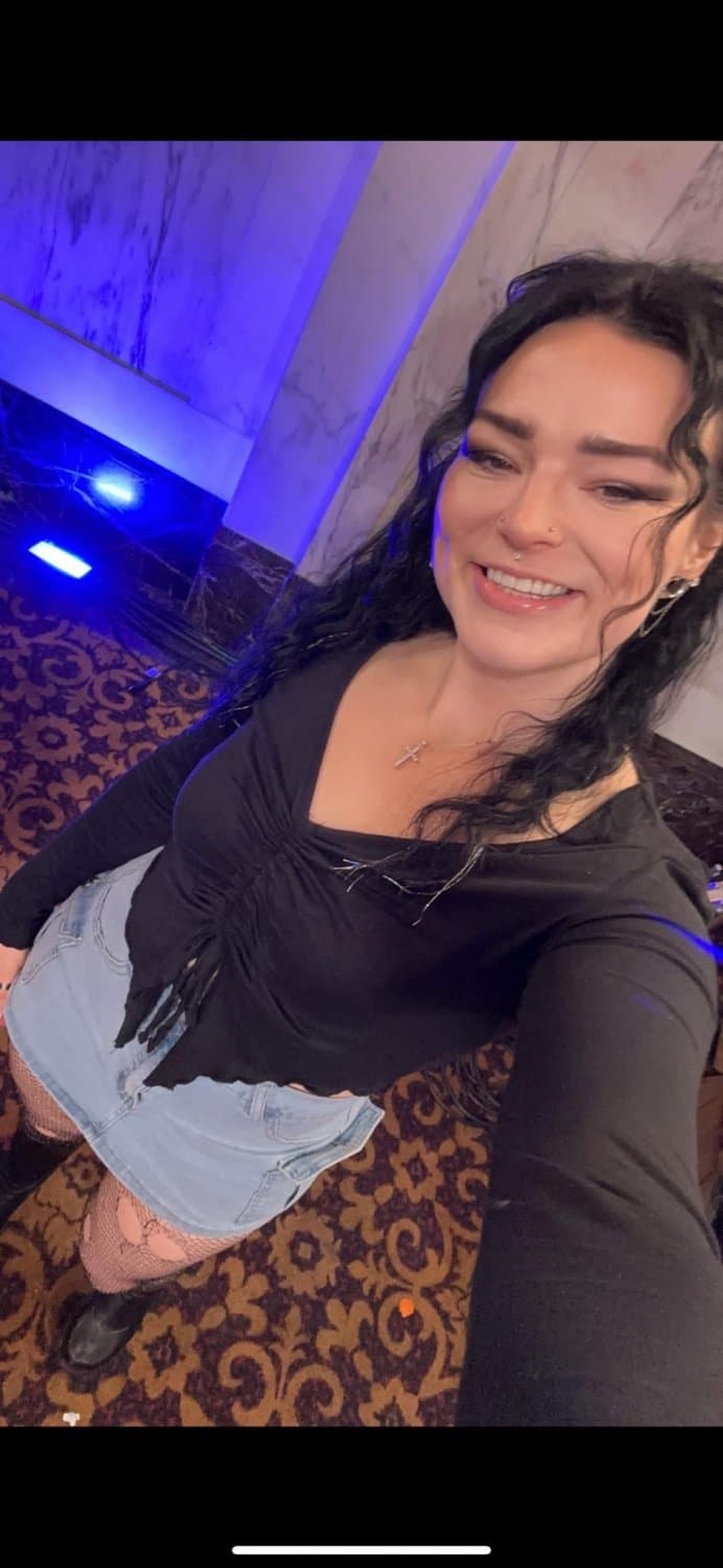 Emo slut got on Idol - sucked too much BBC in Hollywood