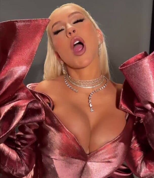 Christina Aguilera Big Tits & Banging Body Has Always Made Me Shoot Big Loads ??