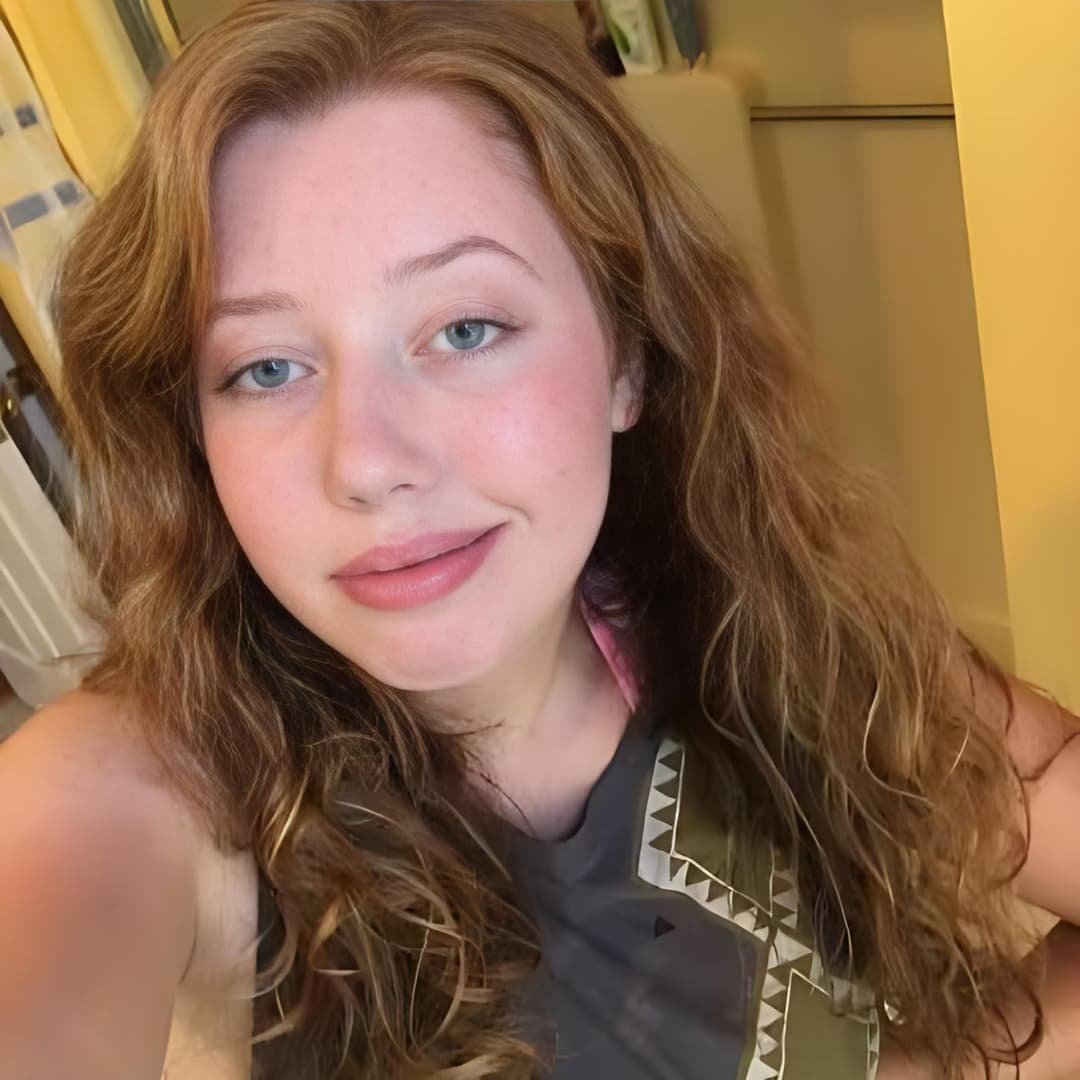 Busty Ohio PAWG Elaina L ? message me if you know her ;)