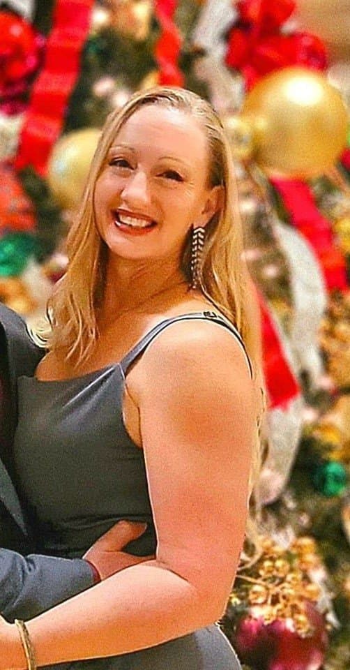 Tammie gave a quick show of her good looking fakies to the crowd and cameras at mardi gras