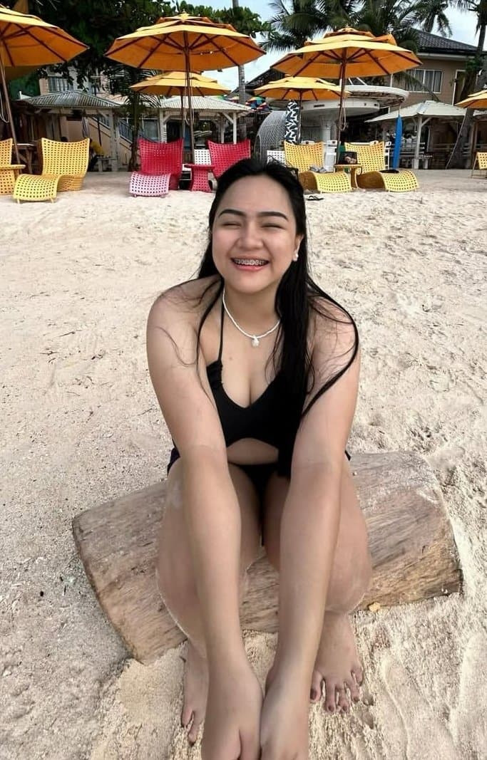 dick Sucking Lips goddess with nice big boobs