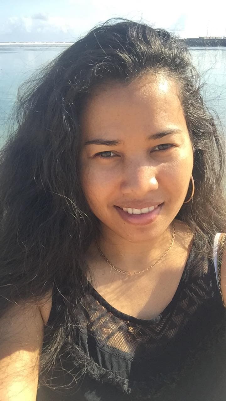 Dark asian holes on display ?