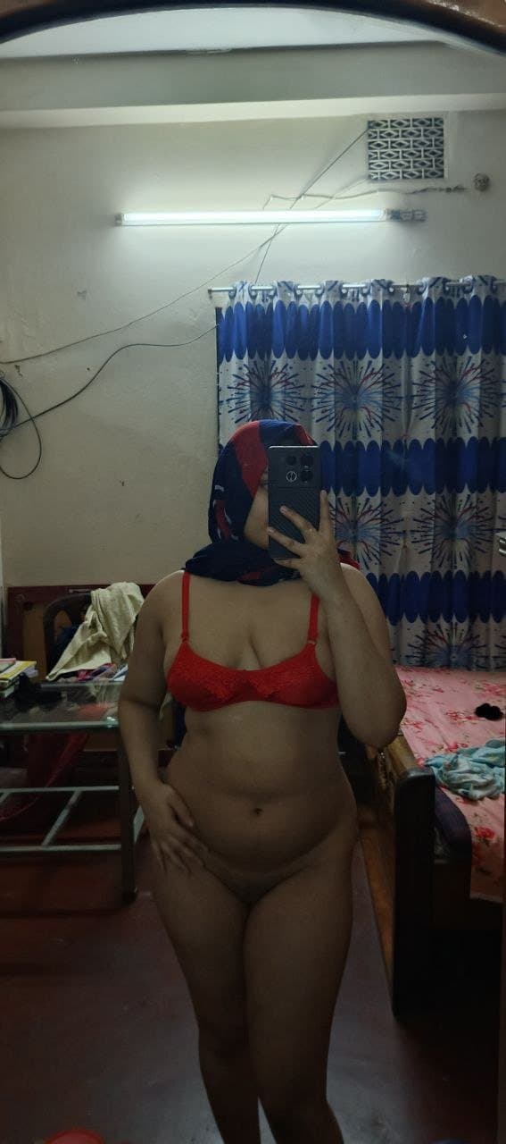 sexy Indian figure Hijab cute and sexy face giving blowjob and getting fucked leaked pics