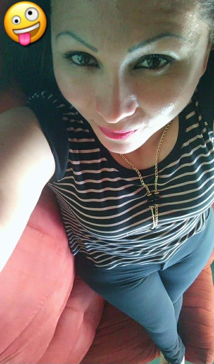 Señora cachonda y putita le gusta que se la follen tiene un culo perfecto que te vuelve loco