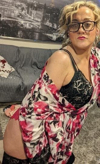 *MUST WATCH* Fat pussy meaty lips cougar old mature mom PUSHING CUM OUT HER PUSSY