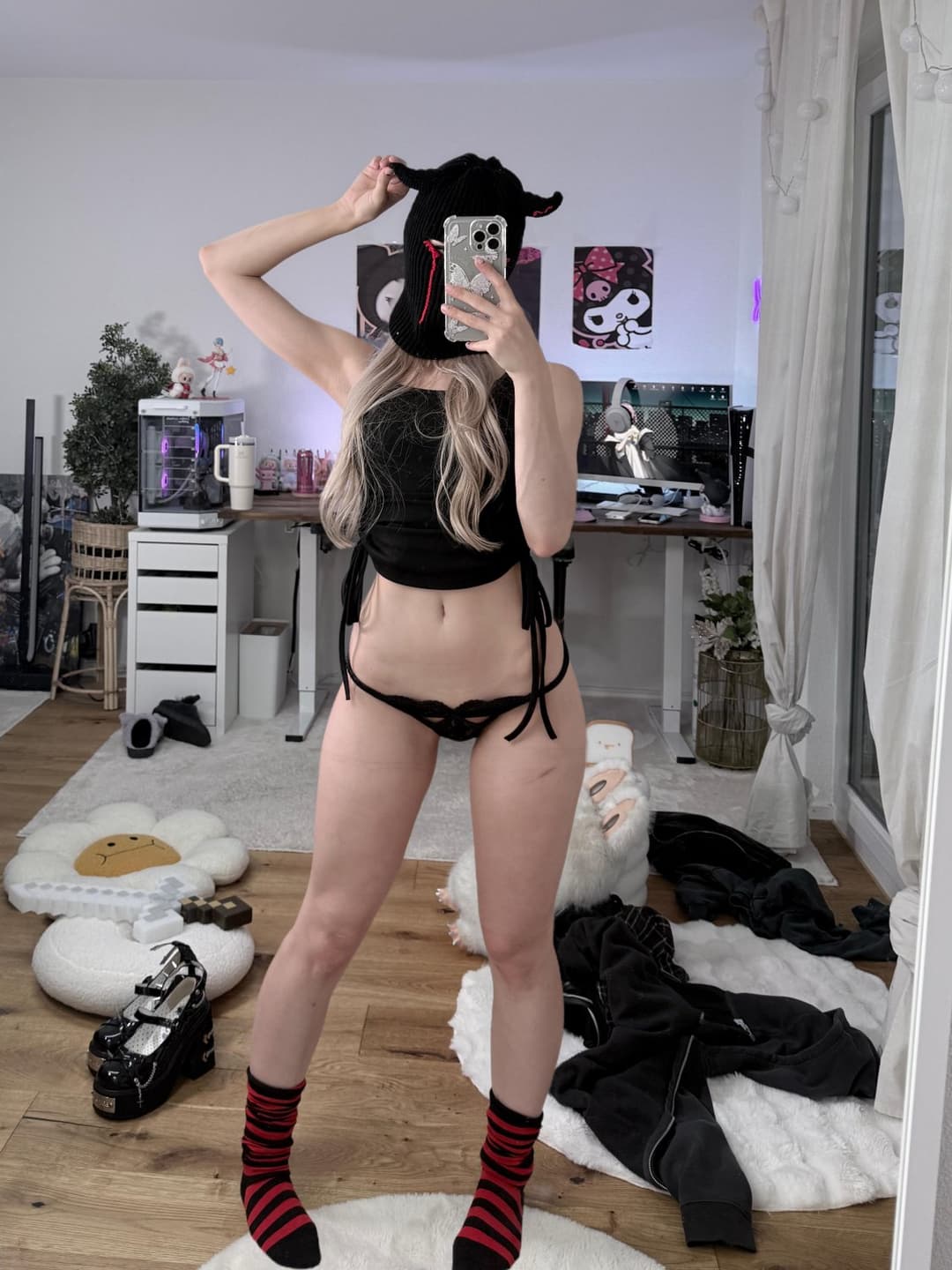 Click to view full size Hot Cosplay Babe With Fat Ass