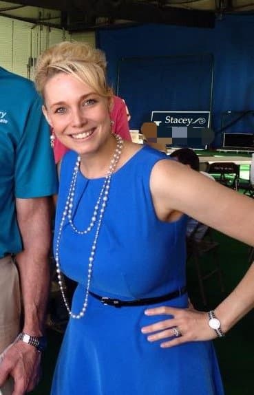 Cast your vote for the best tits at Mardi Gras from this busty j u d g e!