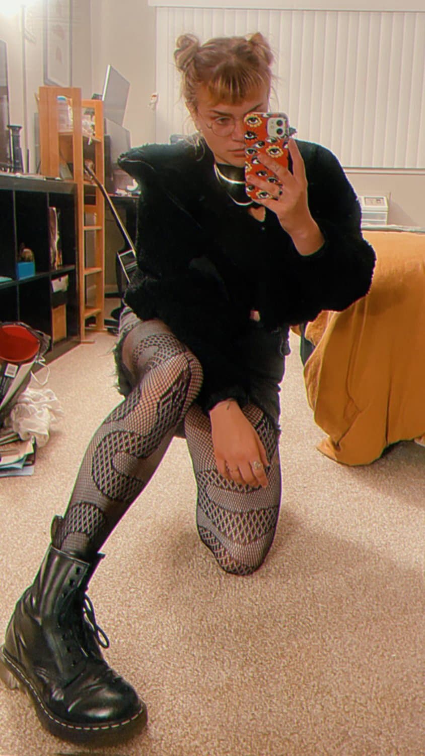 Click to view full size Fat Breasted Alt Girl