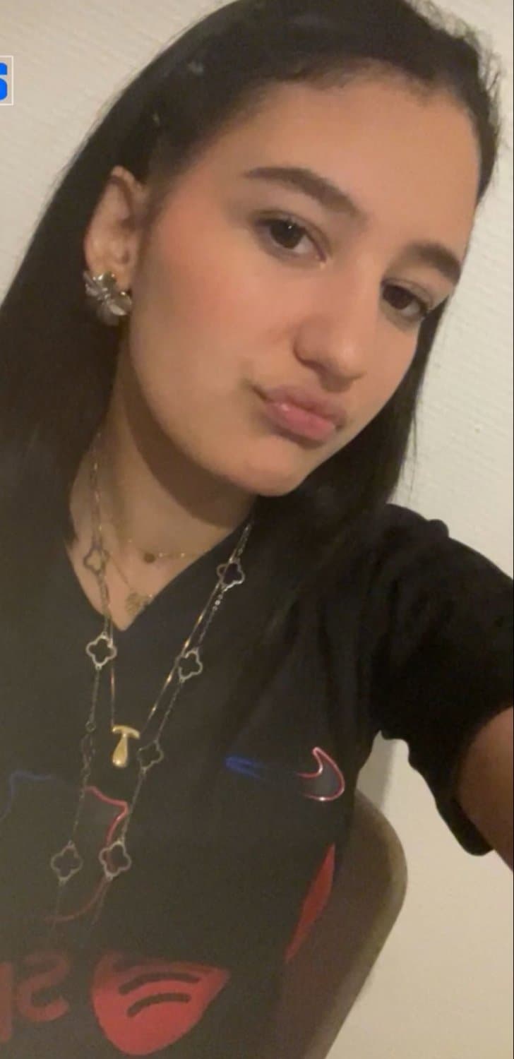 Francaise maigre au petit cul sexy