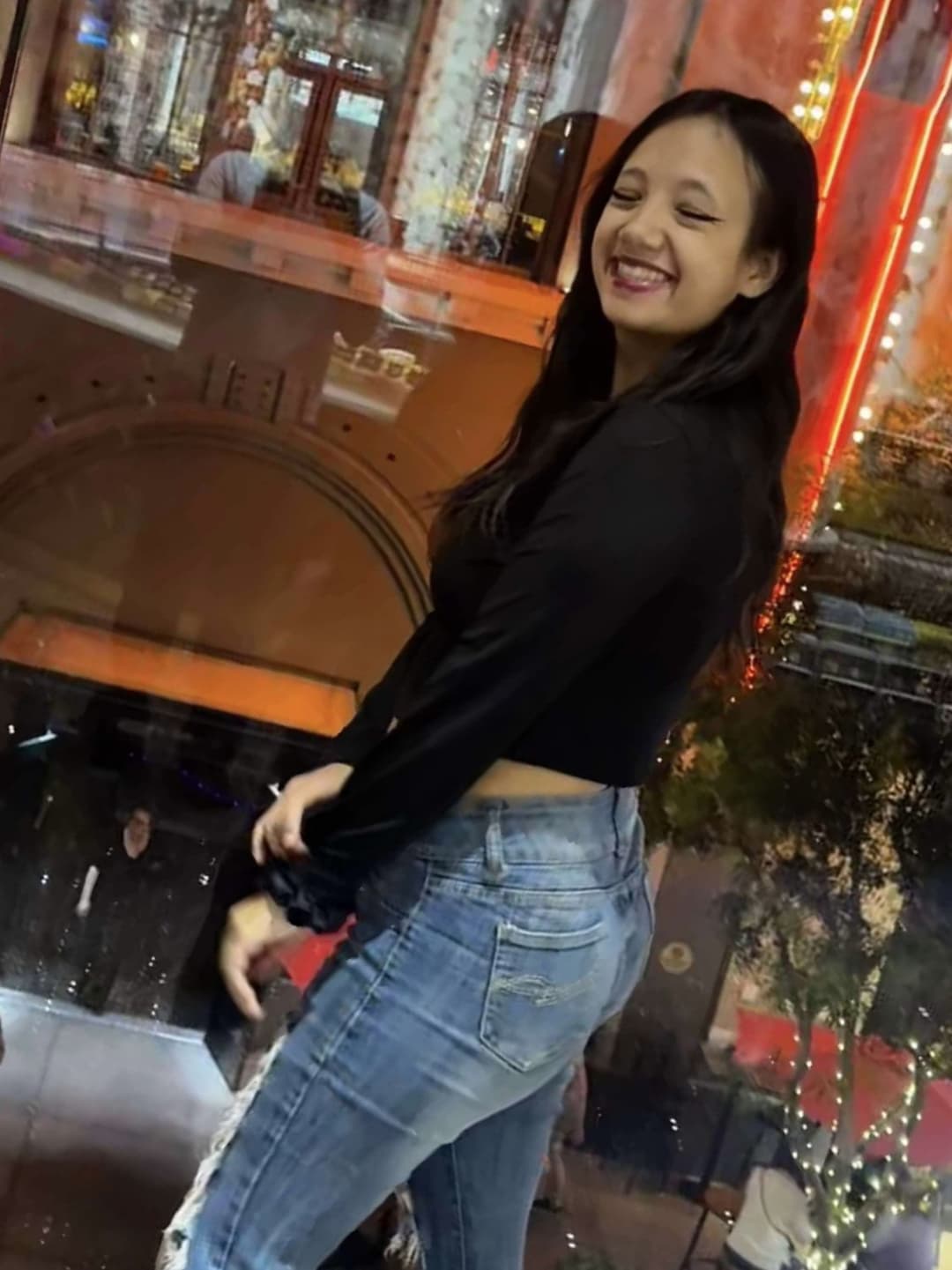 Who has more of Danielle or has met her? ? (18+)! (Chicago)