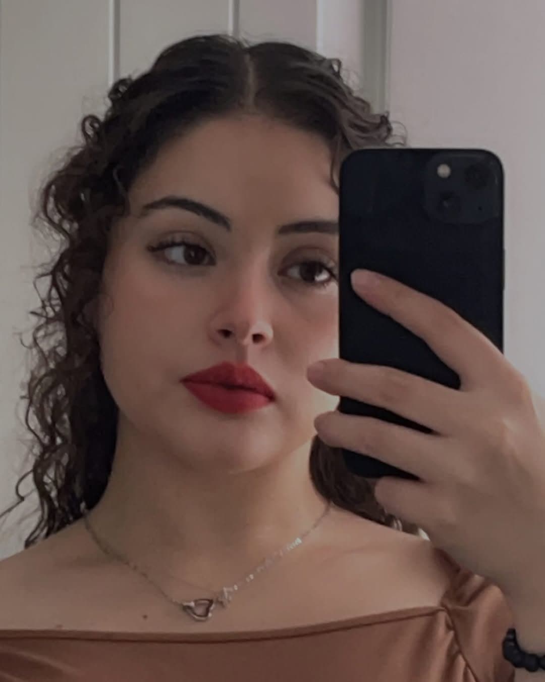 Chave Gomez, Chave.e96, Diana Gomez, dianaleach044, Diana Elizabeth Gomez Leach