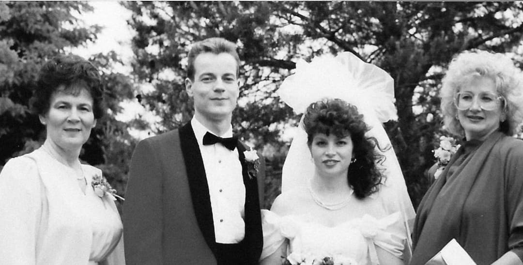 Cuck lost bet. Pics of them and family. Chatham Ontario. Robin & Mike. Dm for hubbys pics