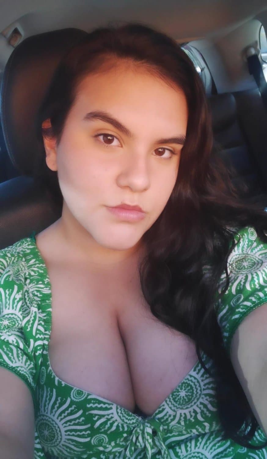 Seguidor pediu pra vazar esposa mamando ele e o comedor, esposa puta, oque acharam ?