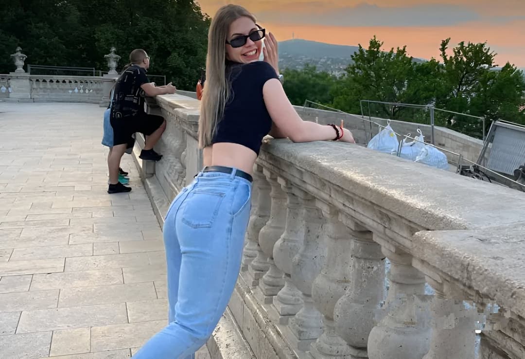 [Kik] shsjebbd buds ex got such a big ass I wanna pound her hard or watch her take it and jerk off