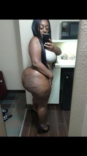 THICK BiG BOOTY MATURE EBONY MOM. MILF COUGARS phone leaked real camera roll