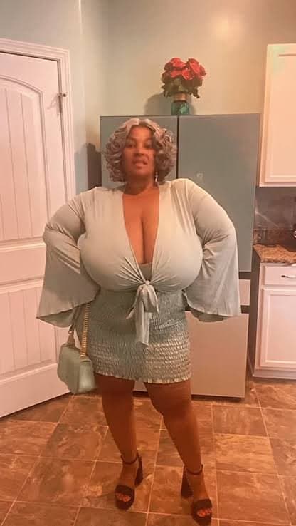 Click to view full size Mature Milf With Super Sized Titties I Want Her Bad Bad& I Would Not Pull Out