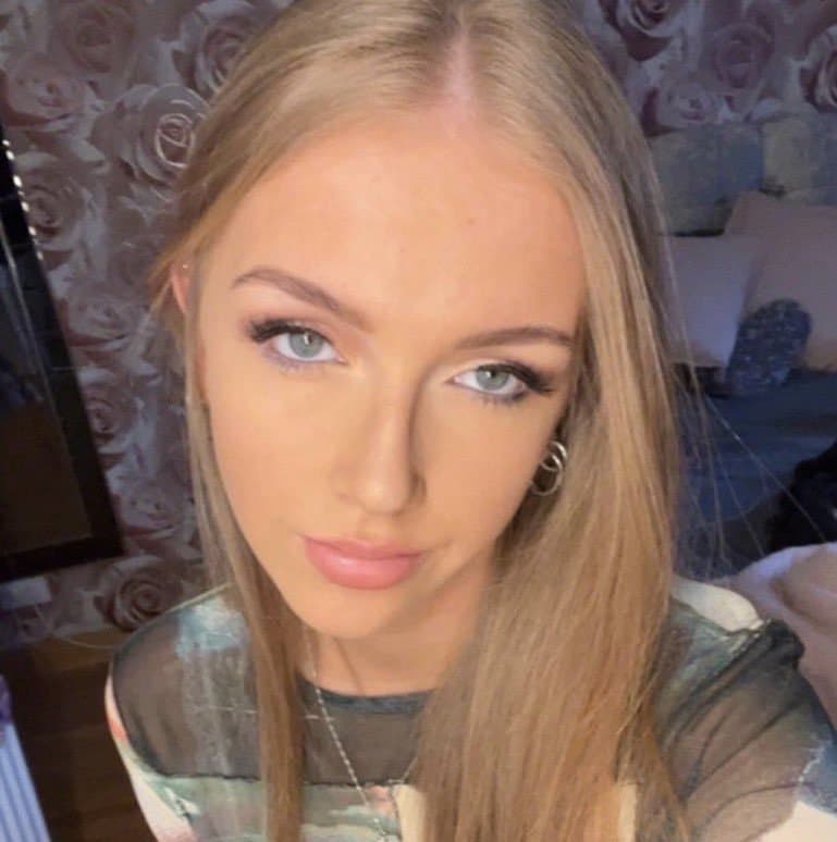 redhead snowbunny wants to go viral