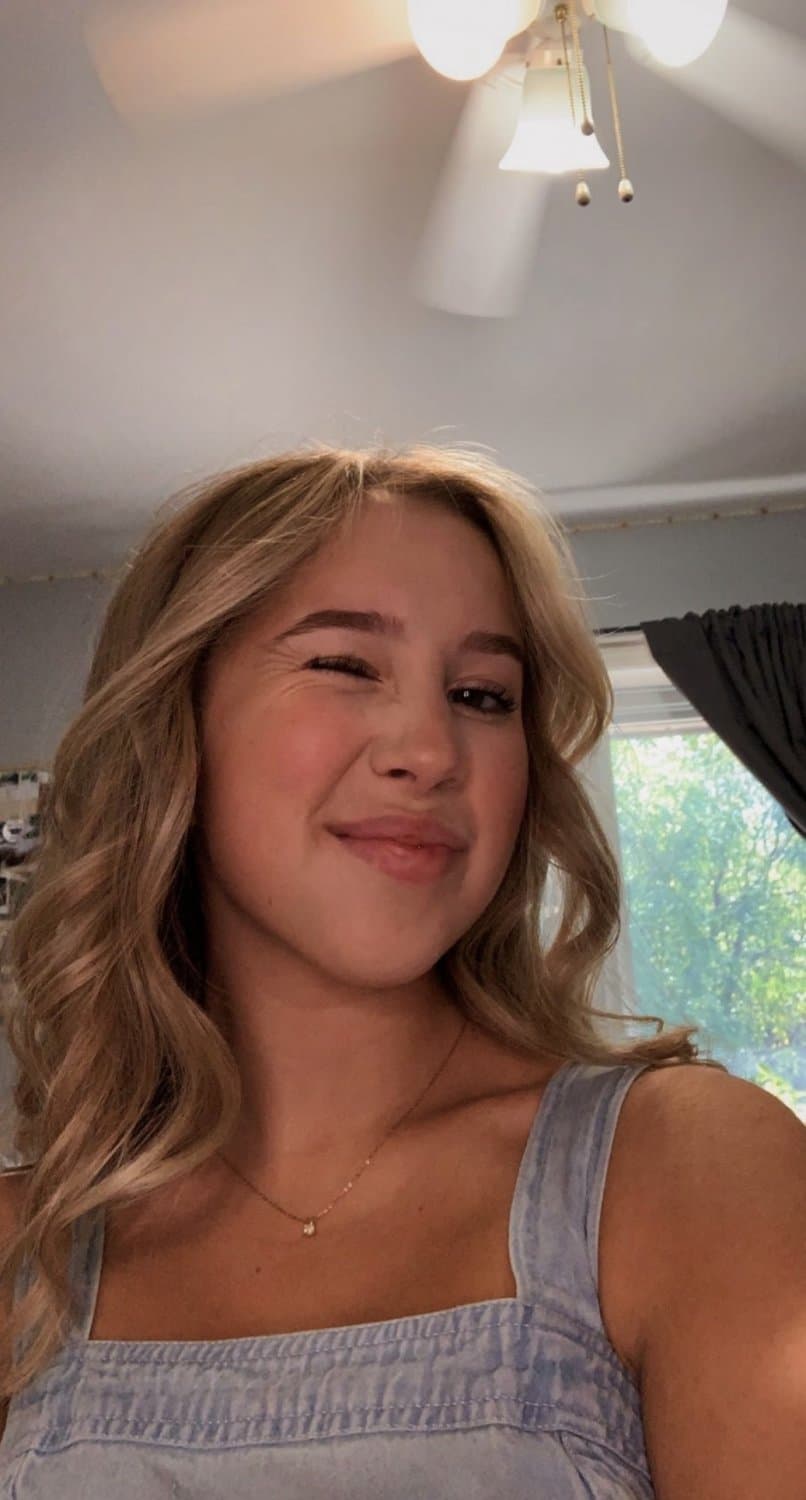 Slutty blonde girl Hannah loves being naked in the pool