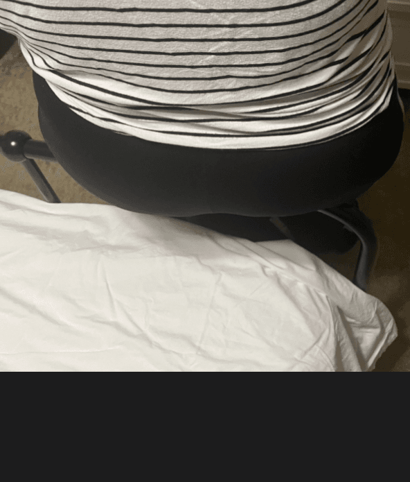 My mom has a huge booty.... Would you pretend to be my friend to clap her cheeks? Dm me