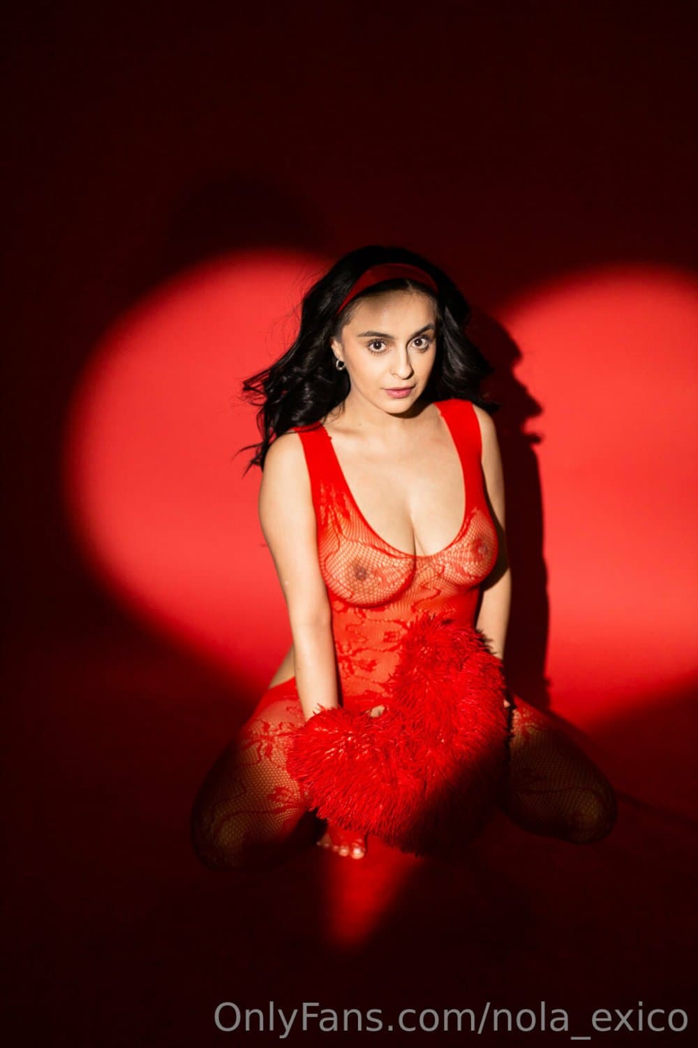 Click to view full size When your selfie game is on point and your boobs are stealing the show! ?? Nolɐ‾ǝxᴉɔo