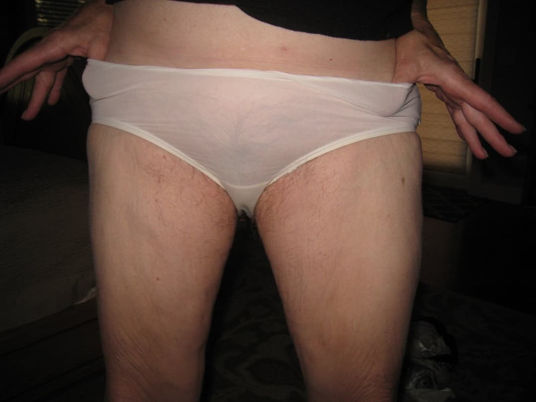 Granny Slut (76 yo) love to suck and piss