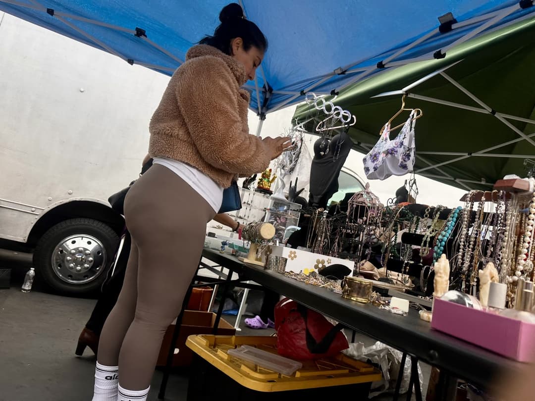 Amazing VPL on Jiggly Fat Ass Latina MILF