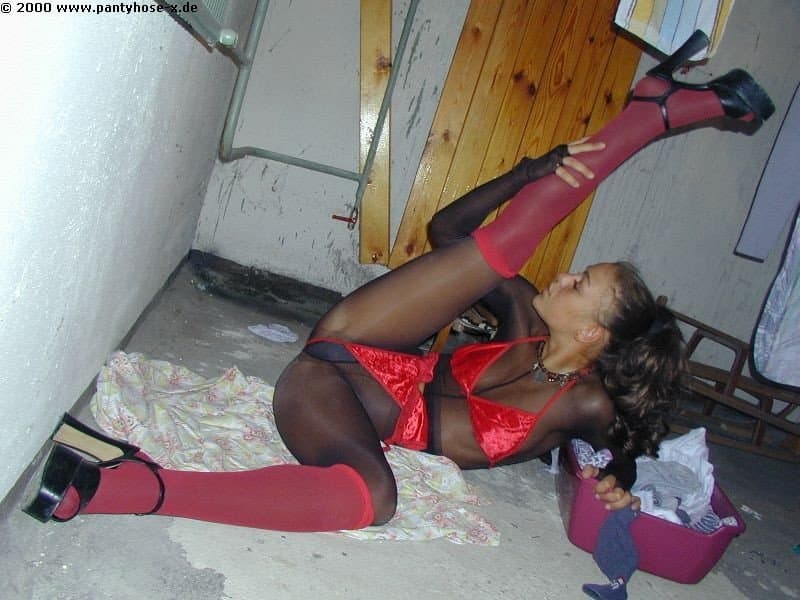 Click to view full size German Pantyhose Teen Vicki Wasche