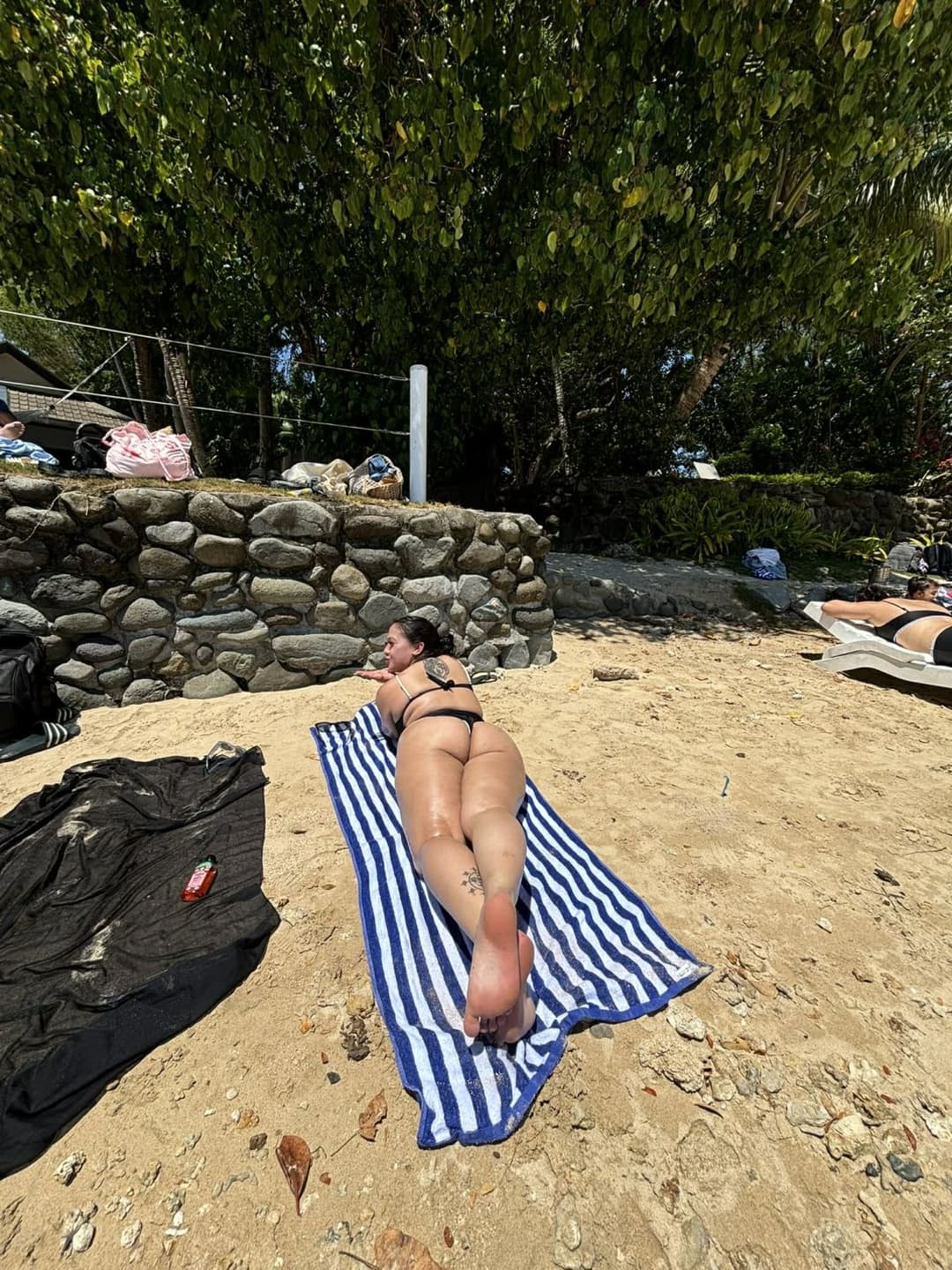 Pretty Polynesian feet