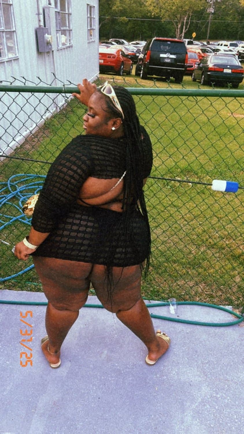 THICK HUGE CHOCOLATE SEXY CHUNKY EBONY SSBBW BBW BIG OLE JUICY ASS GOONER MATERIAL