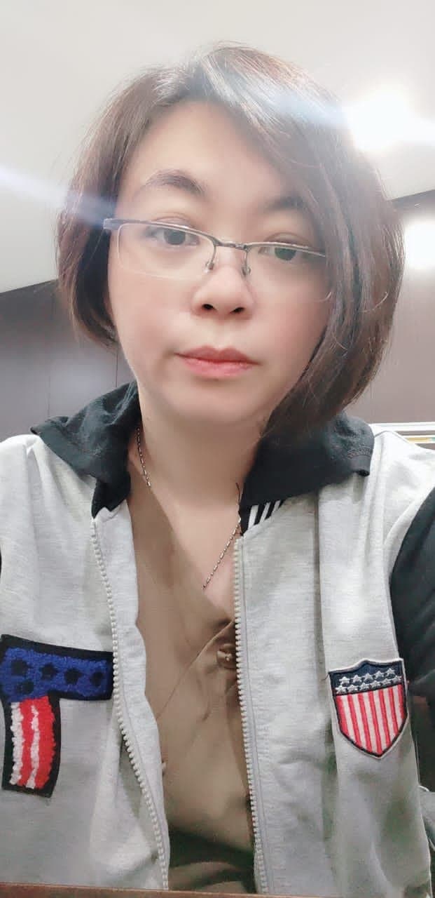 Malaysia lonely housewife show off shaved pussy