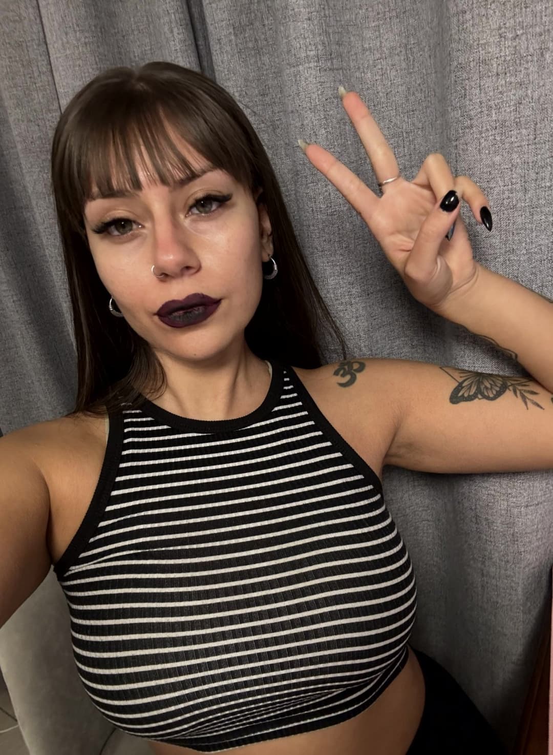 Click to view full size I love to arch it like a good little slut