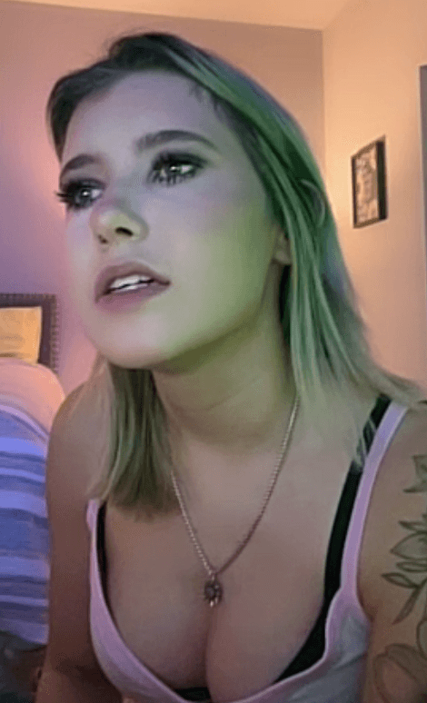 Click to view full size Hot girl Big boobs pretty face slut Nice legs in shorts