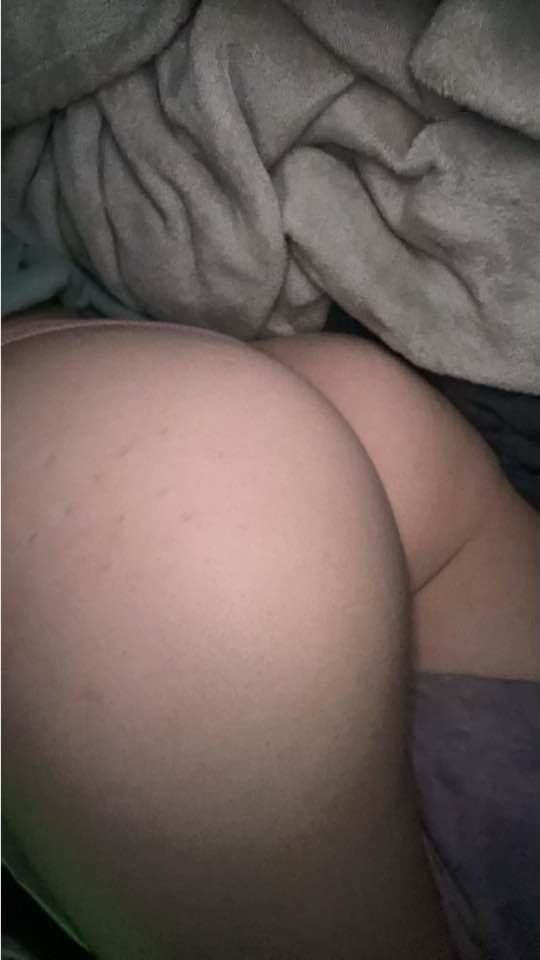 21 yo Emily needed posting so bad didn’t she. Kik @ expo_dom for the same