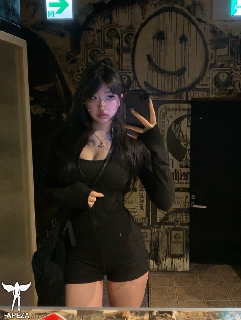 Asian Twitch steamer 5