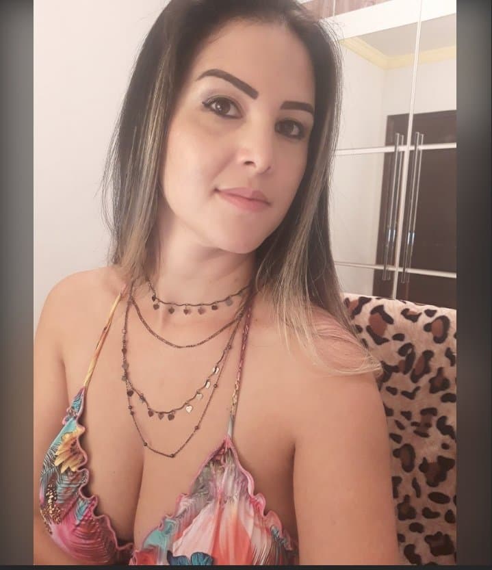 Esposa Wife Love Pleasing Husband and Friends