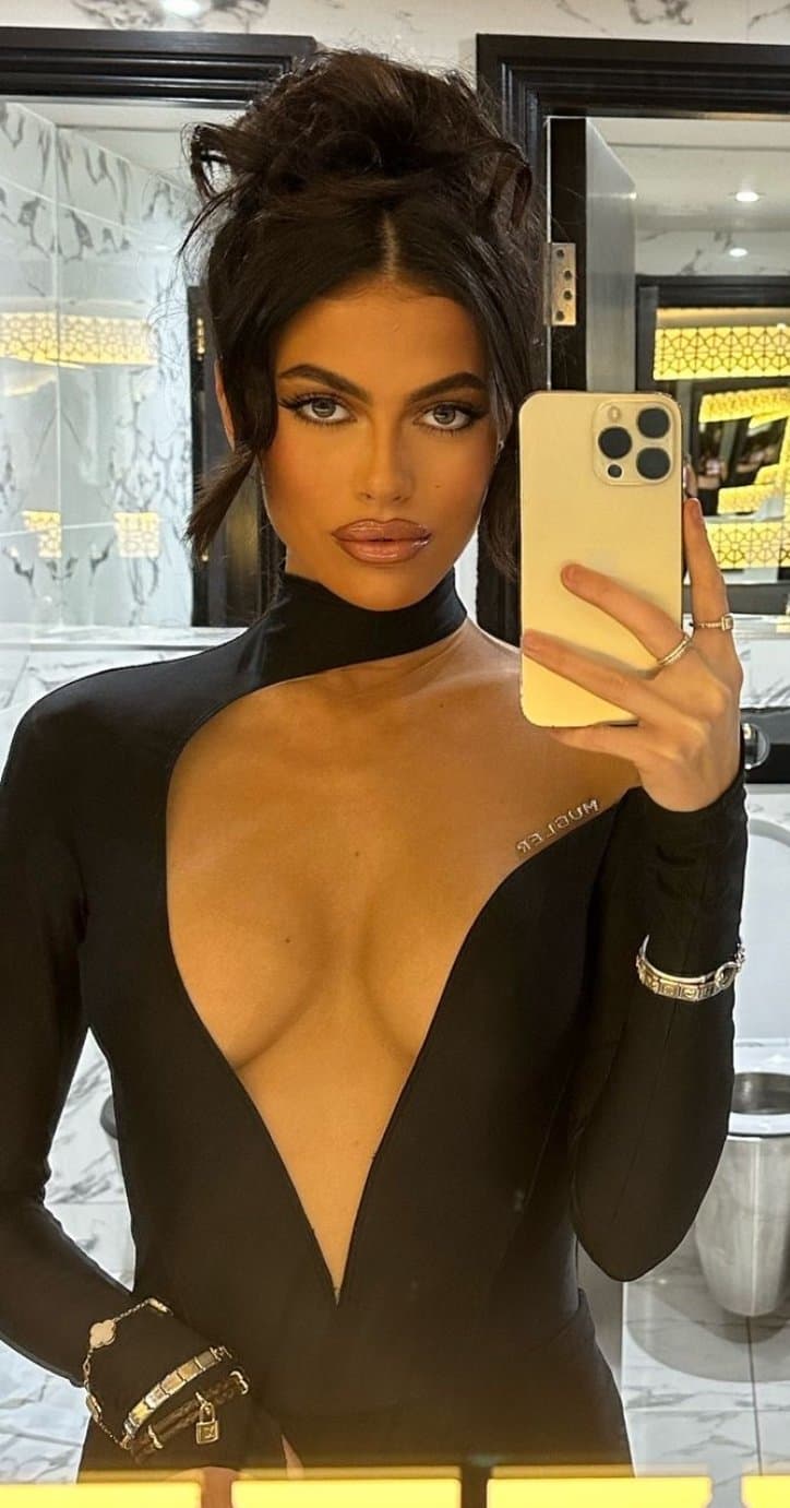 UK British Hot Chav Spinner Brunette