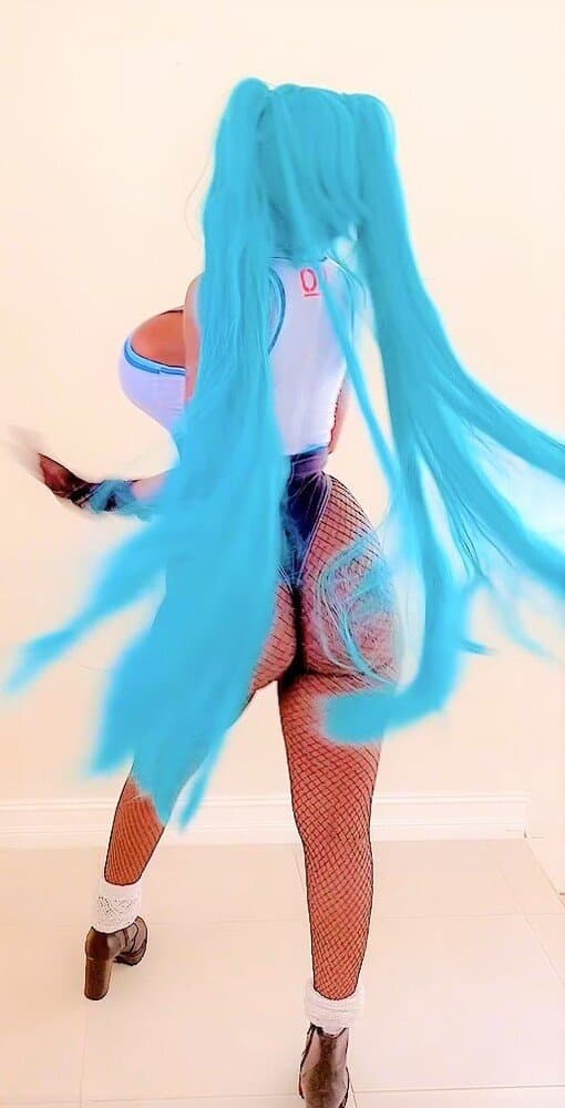 hatsune miku cosplay bigger tits