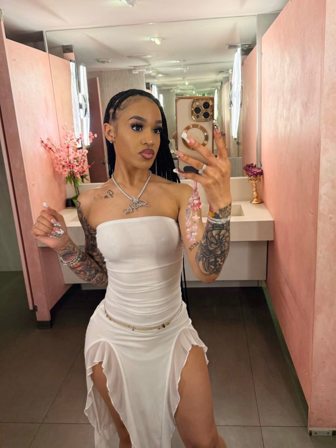 Fit ebony with phat ass & phat pussy print ???