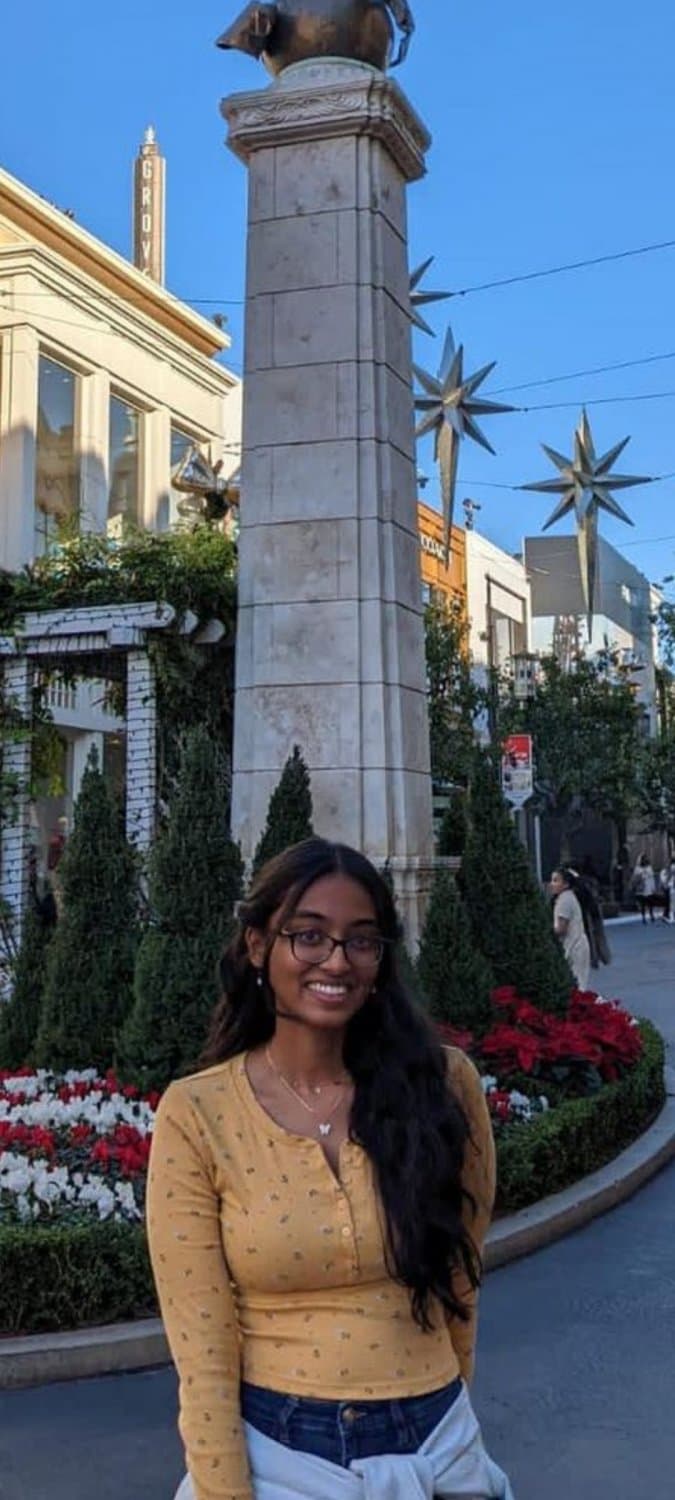 INDIAN CUTE TEEN W GLASSES SUCKING THE COCK DRY