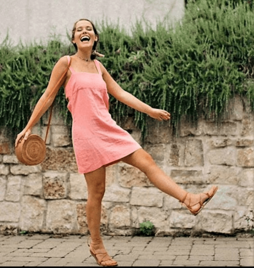 Christian milf whore Mary Kate Robertson has a hot mom bod and a five head that needs painting