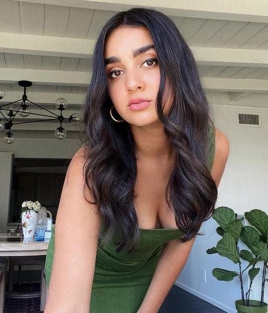 Geraldine Viswanathan - Curvy, Big Tittied Australian Babe