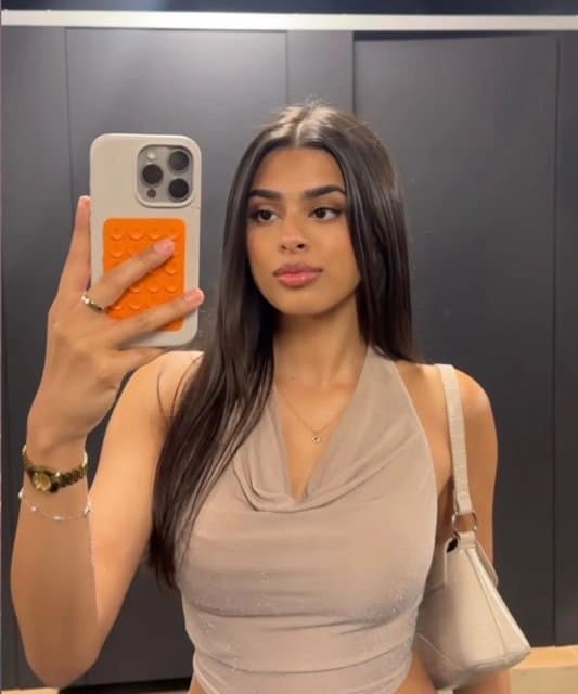 Sexy Indian love showin body