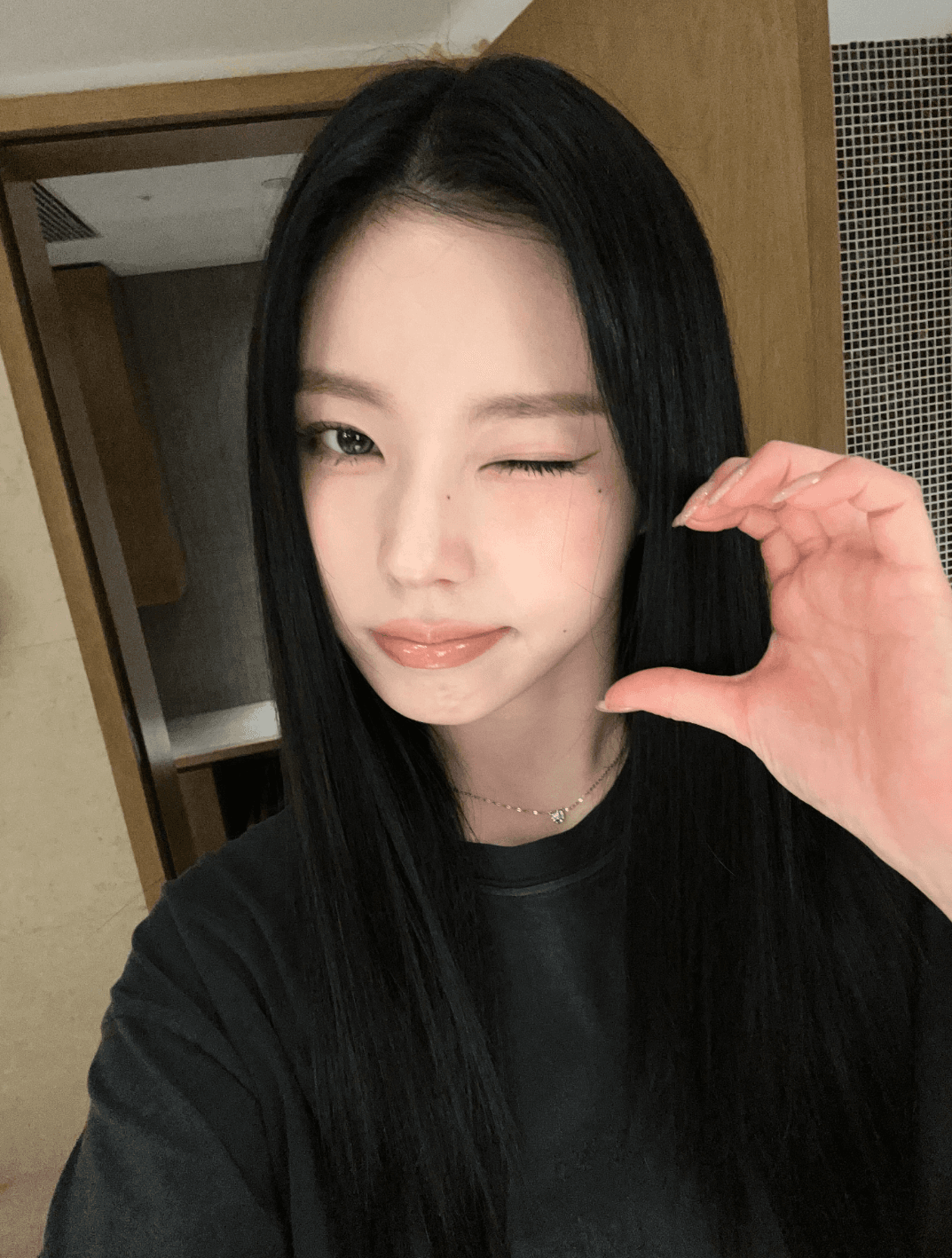 Kyujin nmixx. Come on guys! Leave your empty balls for this kitten face that screams for cum