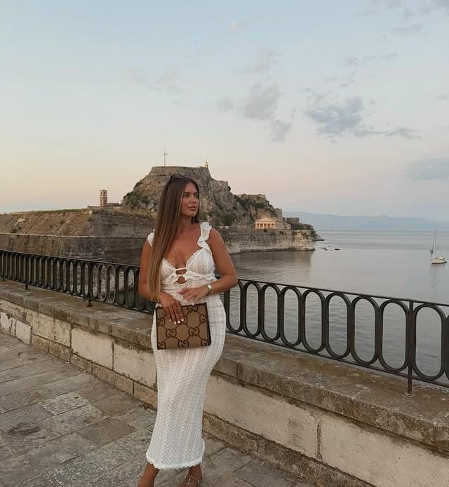 Hot bosnian slut with a great Body and nice legs and feet - footjob and cumface