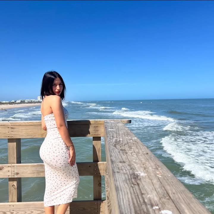 Latina blanca culona (Valeria)