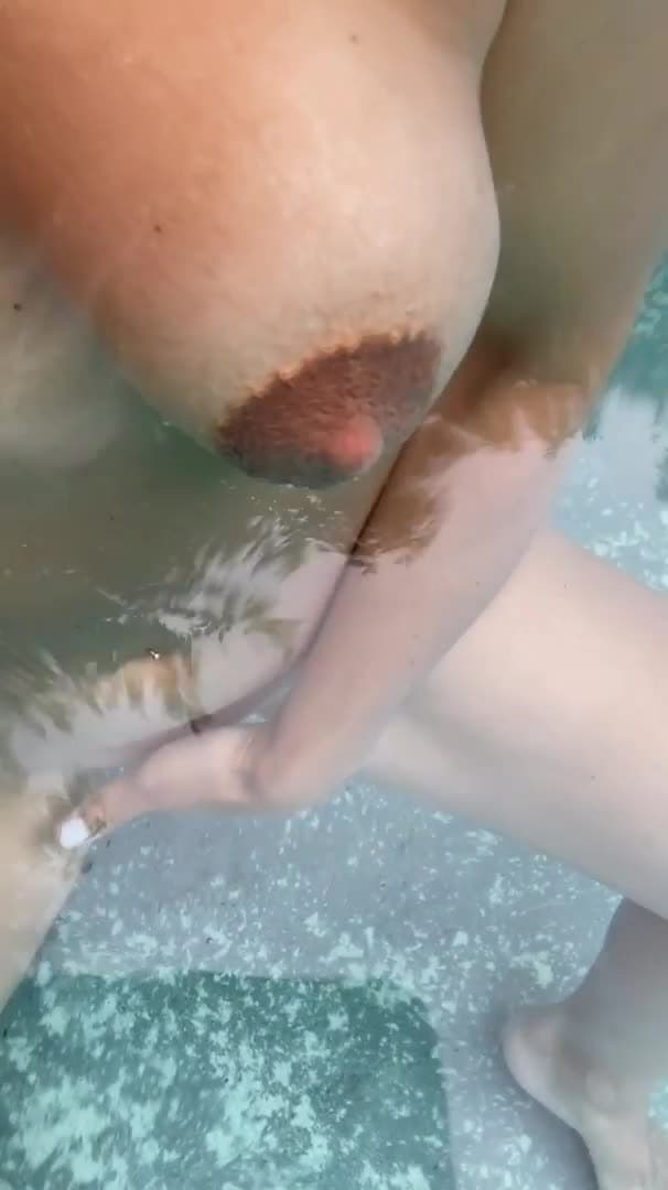 Kinky Milf Fingering Pussy